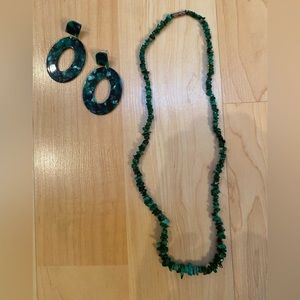 Beautiful Green Puka Shell Necklace With Green Earrings.